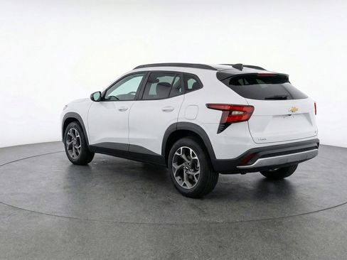 Used 2025 Chevrolet Trax LT image 6