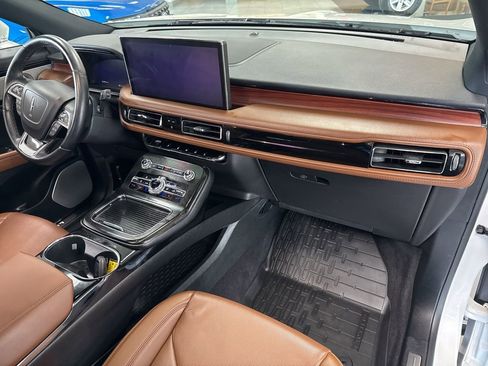 Used 2023 Lincoln Nautilus Reserve w/ Equipment Group 202A image 17