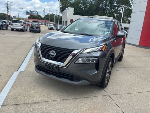 Used 2023 Nissan Rogue SV FWD image 3