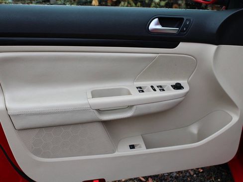 Used 2013 Volkswagen Jetta SE image 14