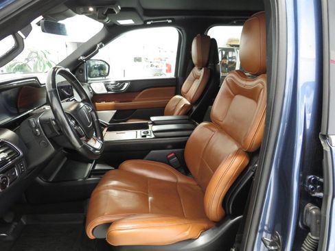 Used 2018 Lincoln Navigator Reserve w/ Technology Package AWD/4WD image 16