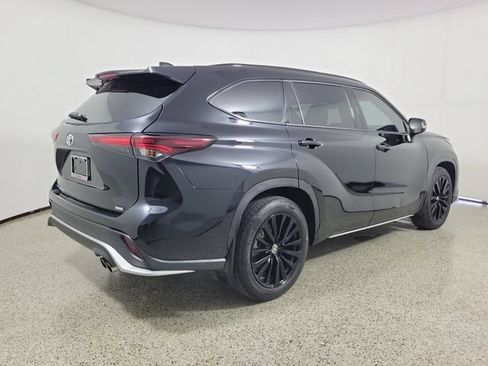 Used 2024 Toyota Highlander XSE FWD image 5