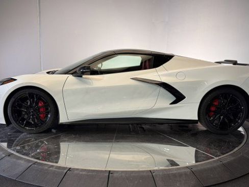 Used 2024 Chevrolet Corvette Stingray Preferred Cpe w/ Stealth Interior Trim Package image 24