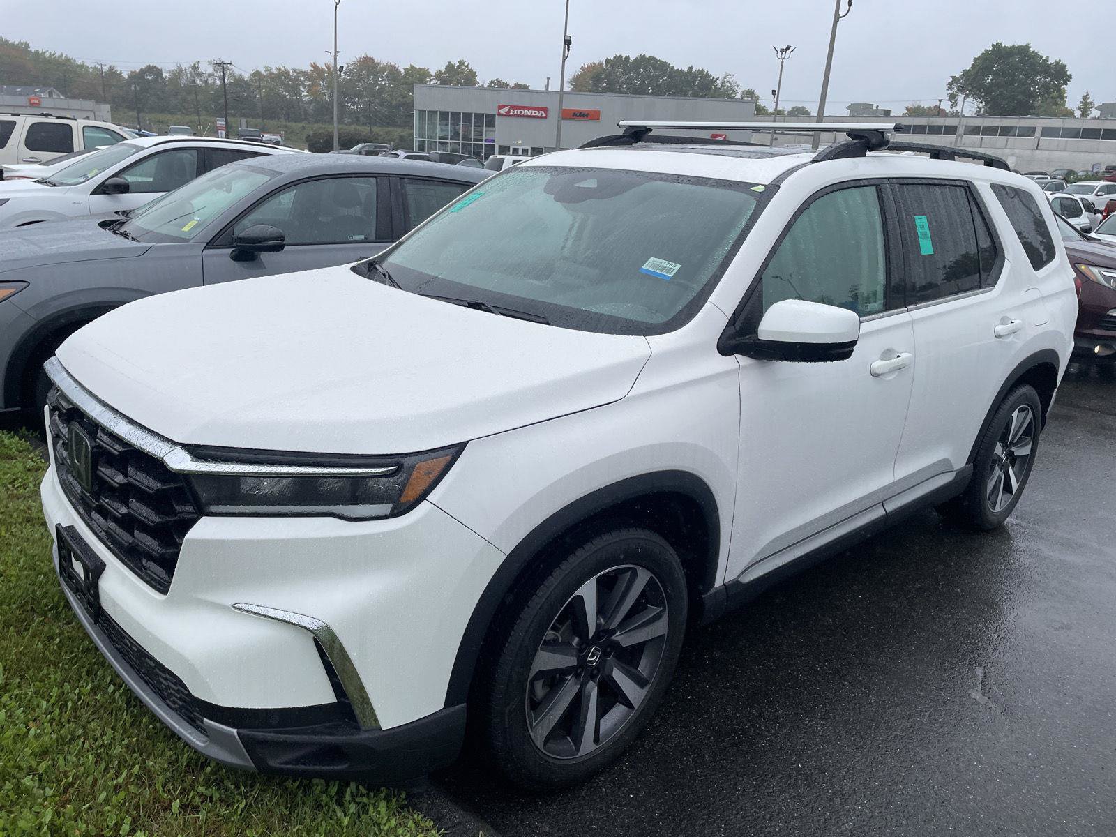 Used 2023 Honda Pilot Touring image 2