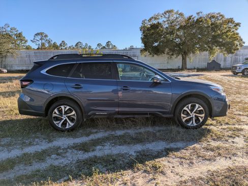 Used 2021 Subaru Outback Limited image 3