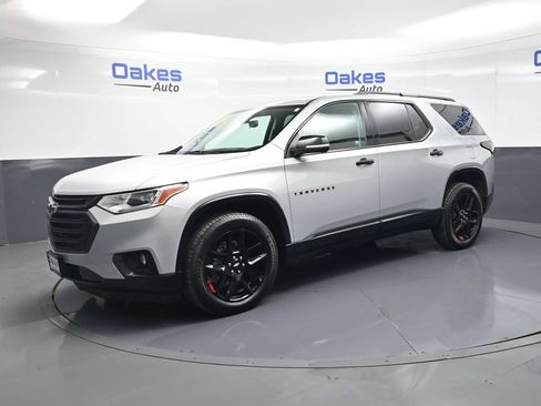 Used 2021 Chevrolet Traverse Premier w/ Redline Edition FWD image 5
