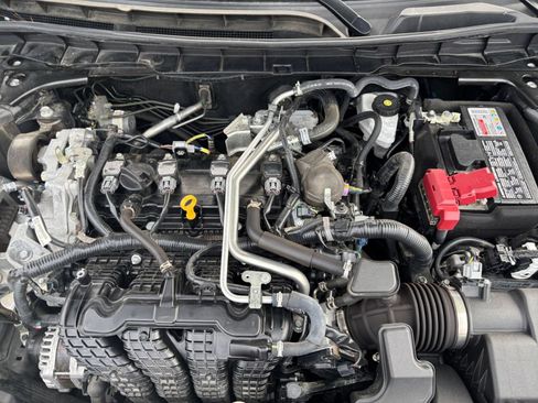 Used 2025 Nissan Altima 2.5 SV FWD image 29