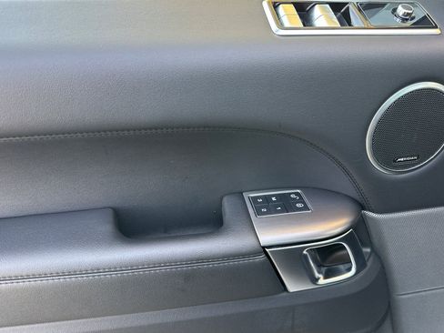 Used 2018 Land Rover Range Rover Sport SE image 12