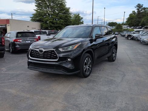 Used 2021 Toyota Highlander XLE FWD image 4