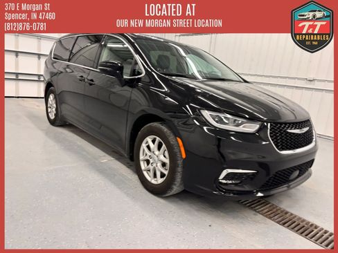 Used 2024 Chrysler Pacifica Touring-L FWD image 13