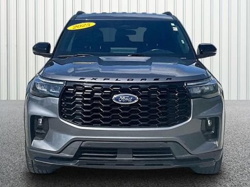 Used 2025 Ford Explorer ST-Line w/ ST-Line Street Pack AWD/4WD image 3