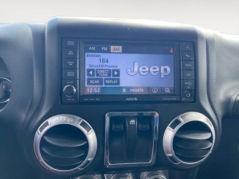 Used 2015 Jeep Wrangler Rubicon w/ Power Convenience Group AWD/4WD image 23