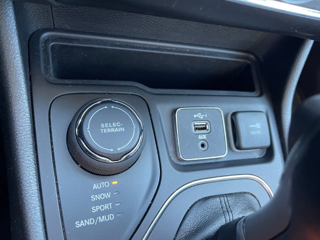 Used 2021 Jeep Cherokee Latitude Lux AWD/4WD image 20