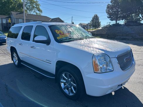Used 2009 GMC Yukon XL Denali image 4