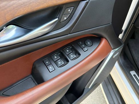 Used 2020 Cadillac Escalade Premium Luxury RWD image 22