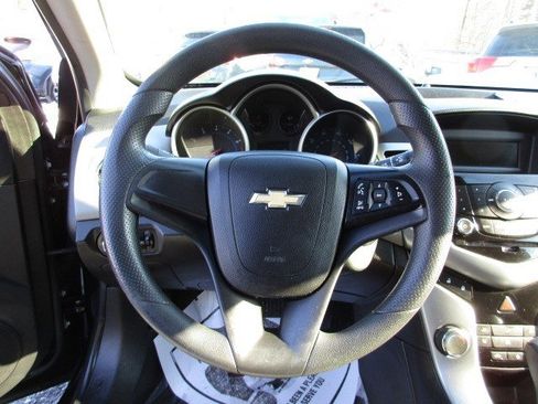 Used 2013 Chevrolet Cruze LS image 18