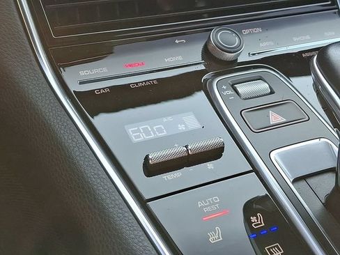 Used 2023 Porsche Panamera RWD image 19