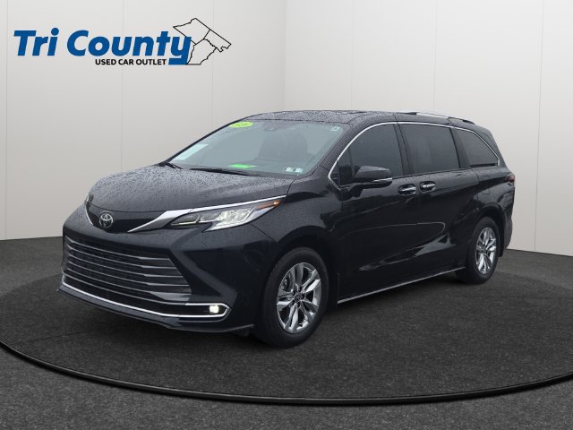 Certified 2026 Toyota Sienna Limited FWD image 3