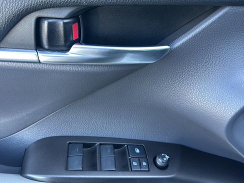 Used 2022 Toyota Camry LE FWD image 16