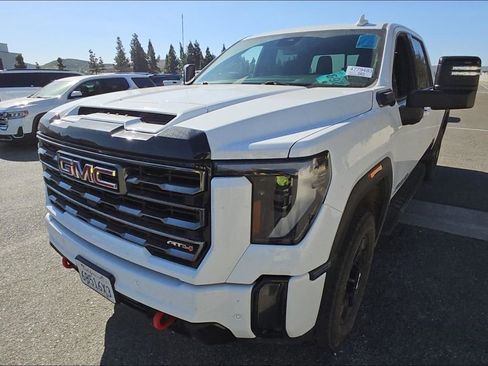 Used 2024 GMC Sierra 2500 AT4 w/ AT4 Preferred Package image 5
