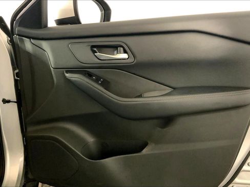 Used 2025 Nissan Rogue SV image 25