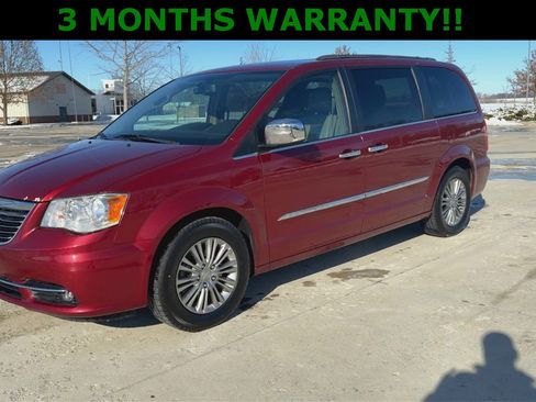Used 2016 Chrysler Town & Country Touring-L image 4