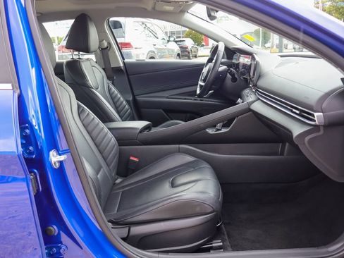 Used 2025 Hyundai Elantra Limited FWD image 8