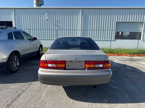 Used 1999 Lexus ES 330 FWD image 6
