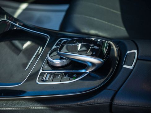 Used 2018 Mercedes-Benz E 300 4MATIC w/ Premium 2 Package image 11