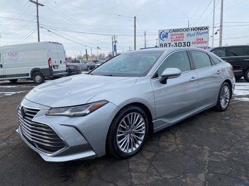 Used 2021 Toyota Avalon Limited image 6