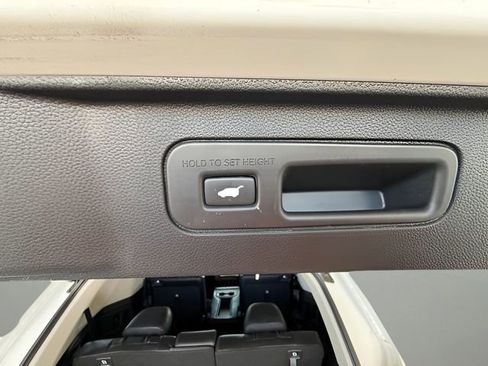 Used 2025 Honda Pilot EX-L image 27