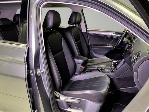 Used 2023 Volkswagen Tiguan SE image 28