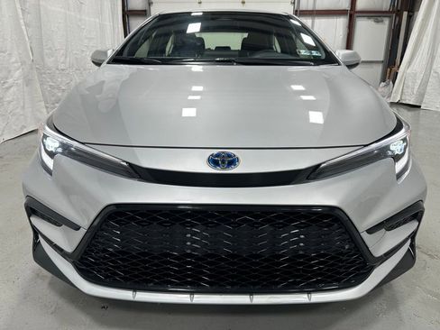 Used 2025 Toyota Corolla SE image 2