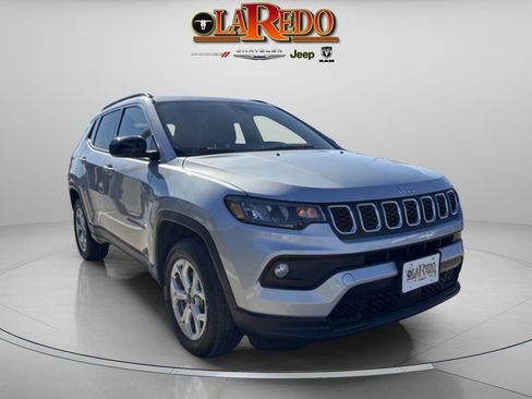 Used 2025 Jeep Compass Latitude image 1