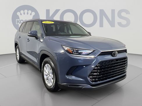 Used 2025 Toyota Grand Highlander AWD image 10