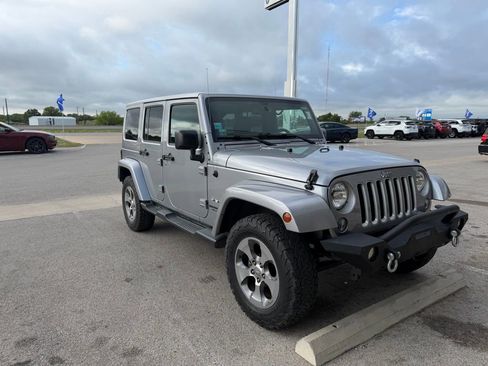 Used 2016 Jeep Wrangler Unlimited Sahara w/ Connectivity Group image 3