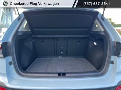Used 2025 Volkswagen Taos SE AWD/4WD image 13