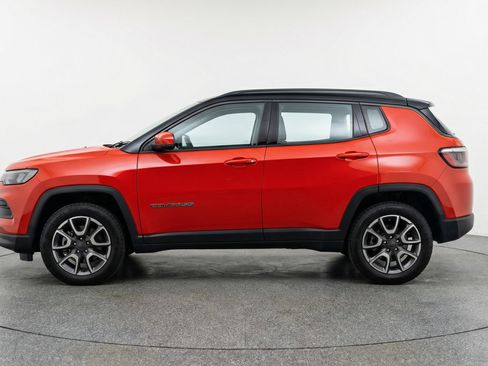 Used 2025 Jeep Compass Trailhawk image 5