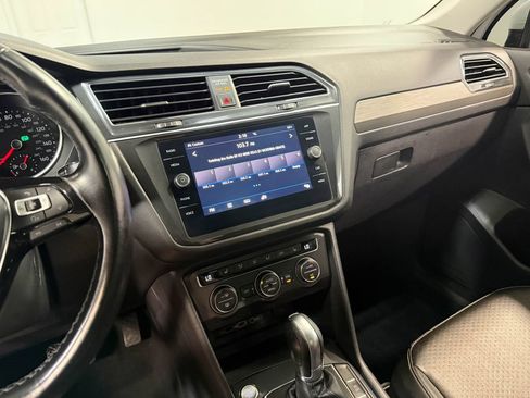 Used 2018 Volkswagen Tiguan SE w/ Panoramic Sunroof Package AWD/4WD image 76