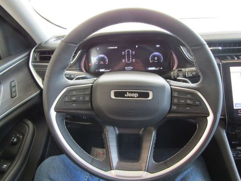 Used 2023 Jeep Grand Cherokee L Limited AWD/4WD image 27