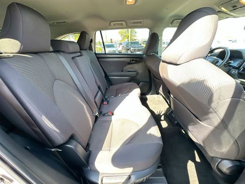Used 2025 Toyota Highlander LE image 26