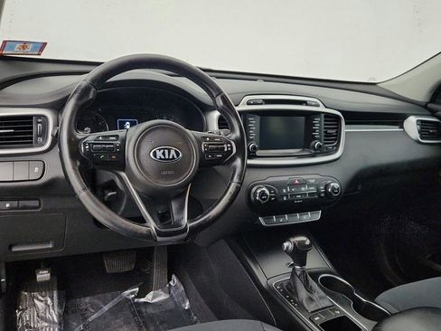 Used 2017 Kia Sorento FWD w/ LX Convenience Package image 31