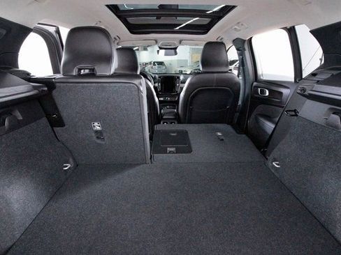 Certified 2025 Volvo XC40 B5 Core image 27