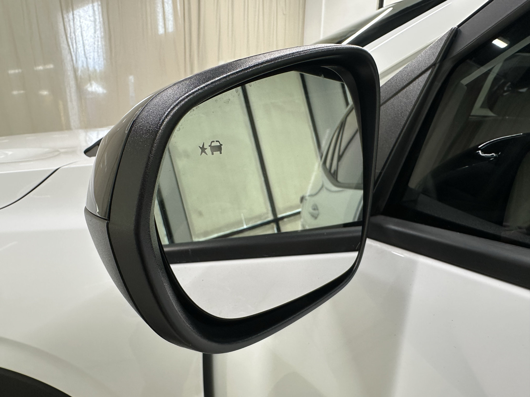 Used 2025 Chevrolet Trax RS w/ Sunroof Package FWD image 25