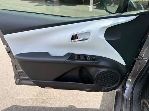 Used 2020 Toyota Prius LE AWD/4WD image 16