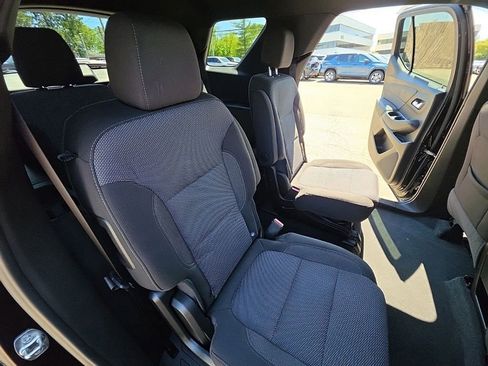 Used 2023 Chevrolet Traverse LT AWD/4WD image 27