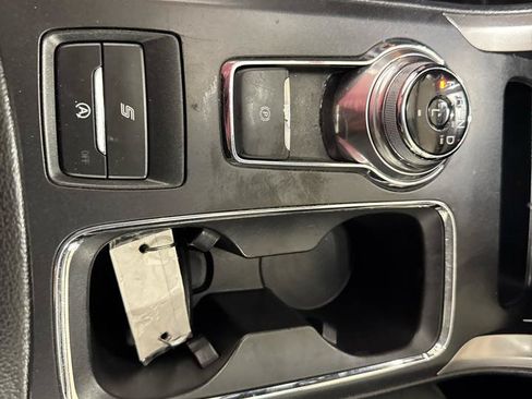 Used 2020 Ford Fusion SE FWD image 23
