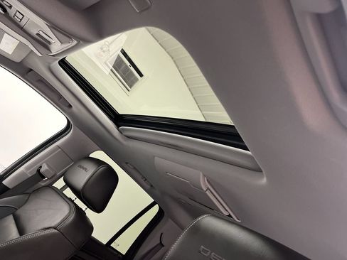 Certified 2019 GMC Yukon Denali w/ Denali Ultimate Package AWD/4WD image 7