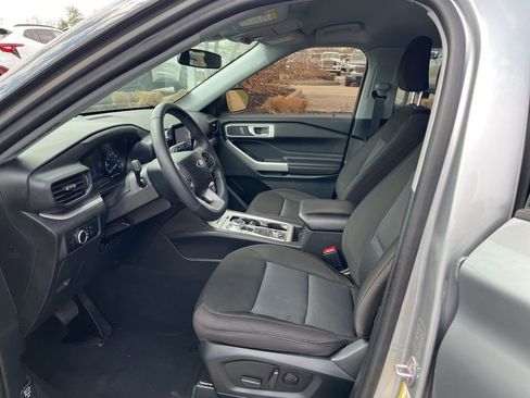Used 2023 Ford Explorer XLT image 6