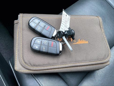 Used 2018 Jeep Grand Cherokee Summit image 14